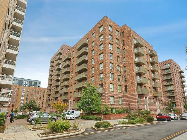 Flat for sale in London Borough of Ealing, Isle Of Man