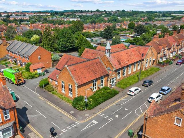 Flat for sale in Bengeworth, Crookhill