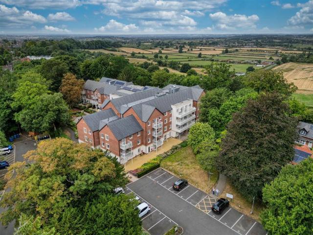 Flat for sale in Devizes, Wiltshire
