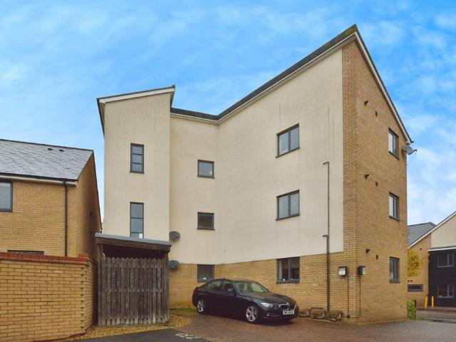Flat for sale in Oakridge Park, Old Wolverton