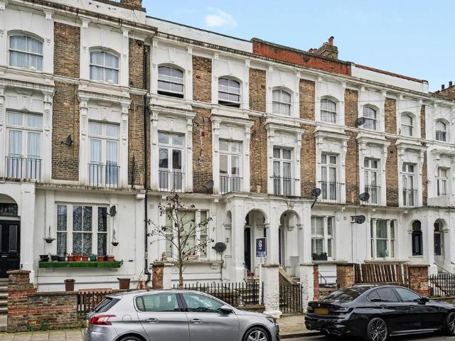 Flat for sale in Clapham Junction, Isle Of Man