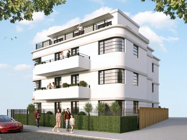 Flat for sale in Berrylands, Greater London