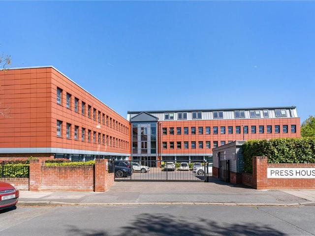 Flat for sale in Petts Wood, Greater London