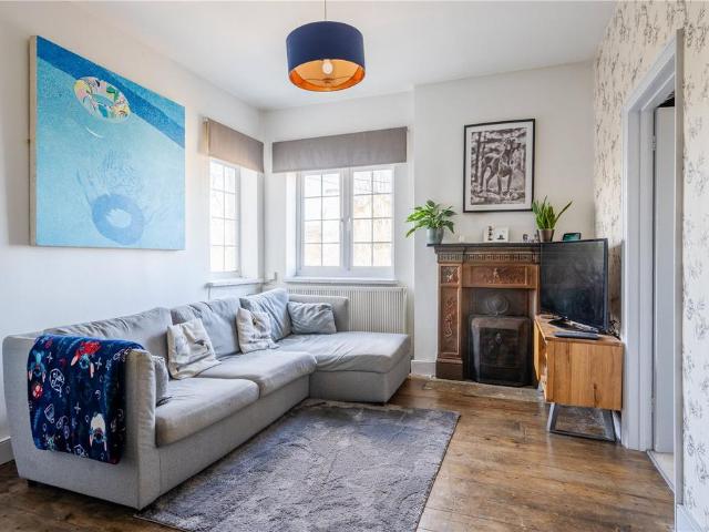 Flat for sale in Streatham, Greater London