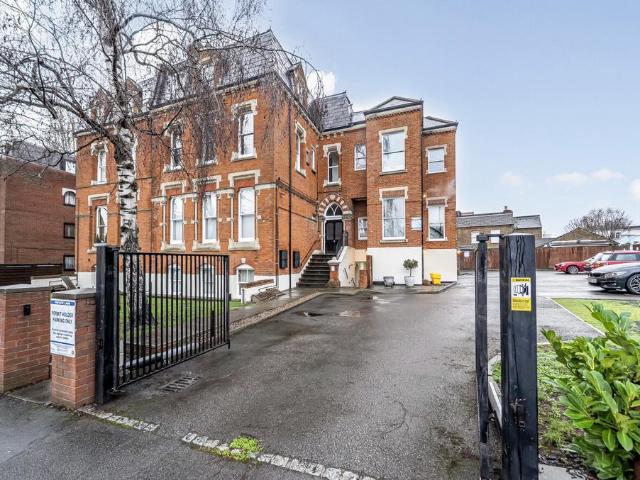 Flat for sale in Clewer Village, Windsor