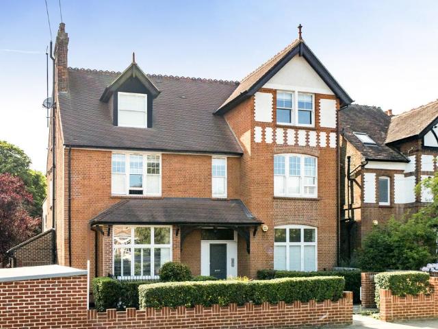 Flat for sale in Streatham, Greater London