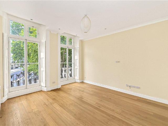 Flat for sale in Paddington, Greater London
