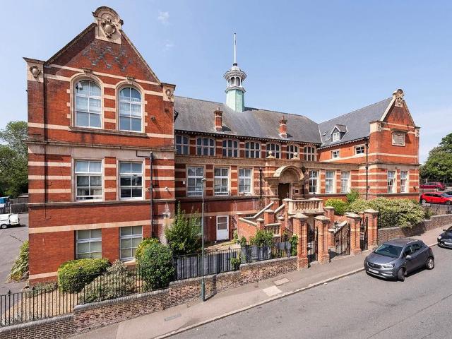 Flat for sale in Northumberland Heath, Greater London