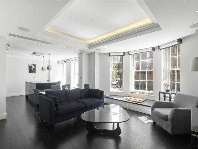 Flat for sale in Victoria, Greater London
