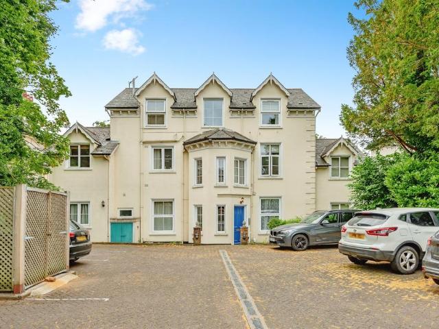 Flat for sale in Red Hill, Surrey