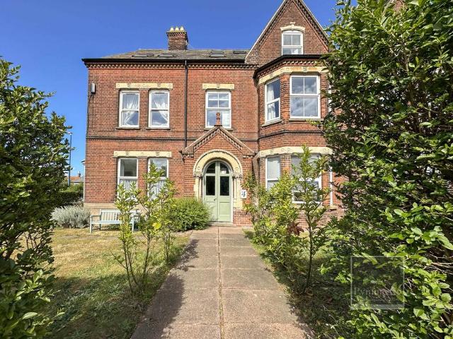 Flat for sale in Comers, Norfolk