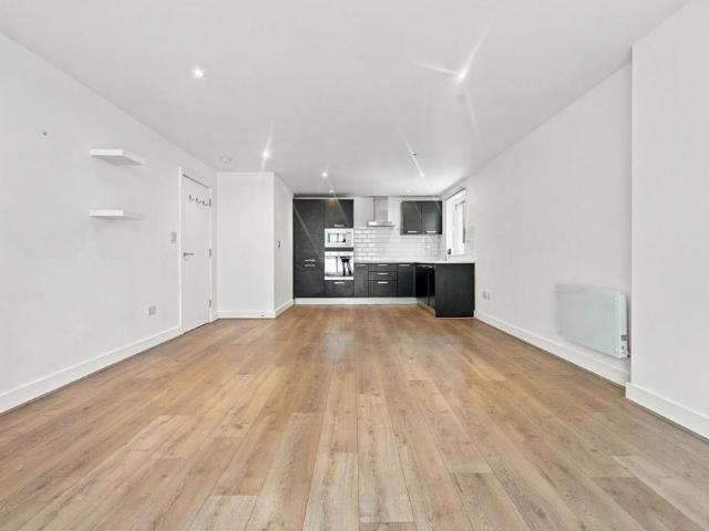 Flat for sale in Reach, Greater London