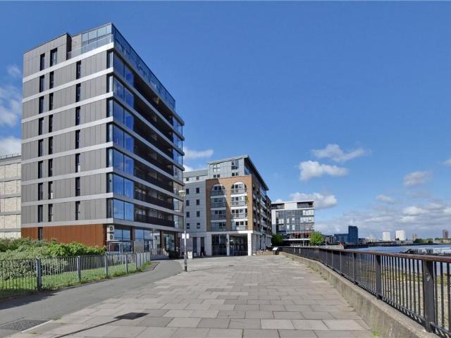 Flat for sale in Greenwich Town Centre, Greater London