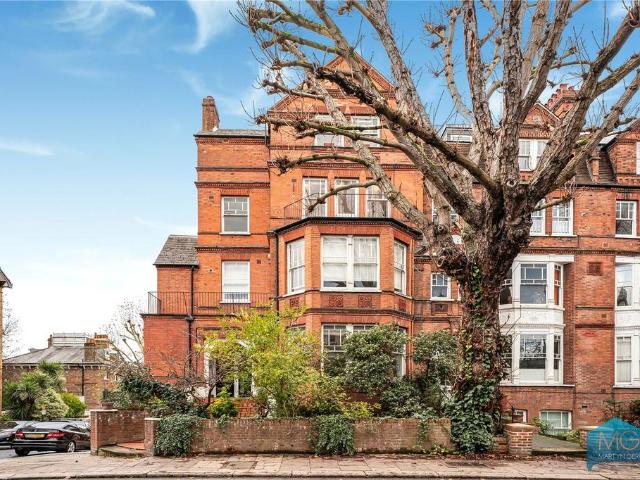 Flat for sale in South Hampstead, Greater London