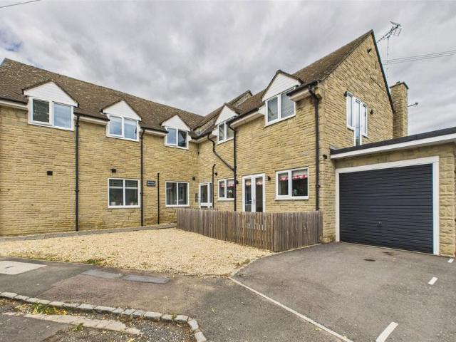 Flat for sale in Shipton-under-Wychwood, West Oxfordshire