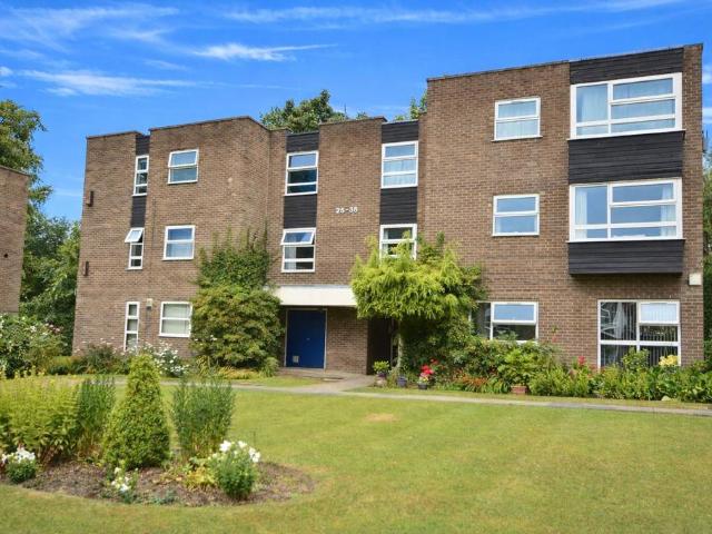 Flat for sale in Roundhay, West Yorkshire