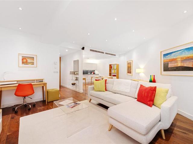 Flat for sale in Marylebone, Greater London