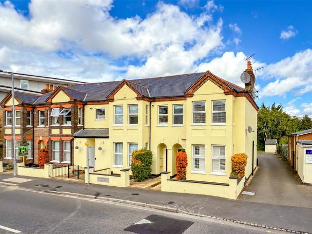 Flat for sale in St Albans, Five Acres