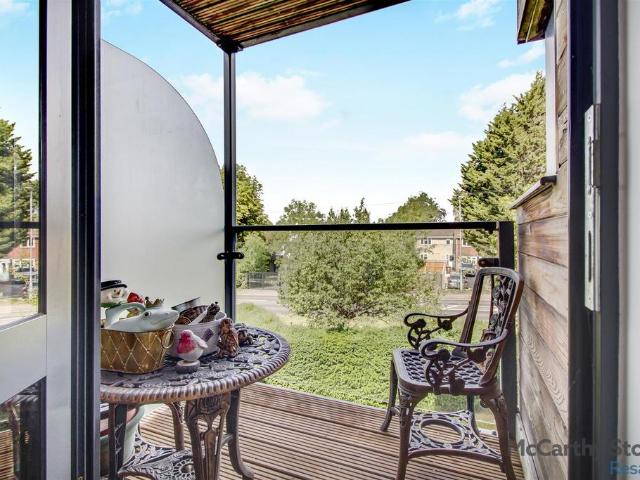 Flat for sale in Potters Bar, Hertfordshire