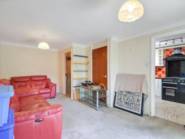 Flat for sale in Caversham Park, Reading