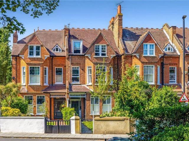 Flat for sale in Clapham, Greater London