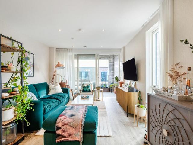 Flat for sale in Old Ford, Bow