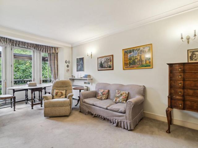 Flat for sale in Chelsea, Greater London