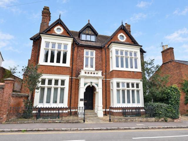 Flat for sale in Leighton-Linslade, Linslade