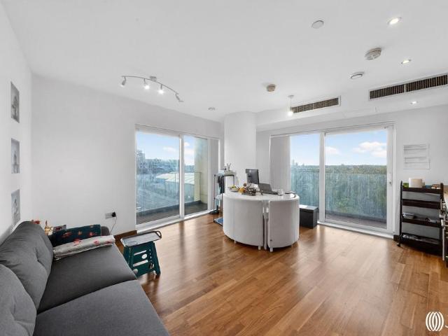 Flat for sale in Stratford Marsh, Greater London