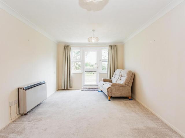 Flat for sale in Southchurch, Alton Barnes
