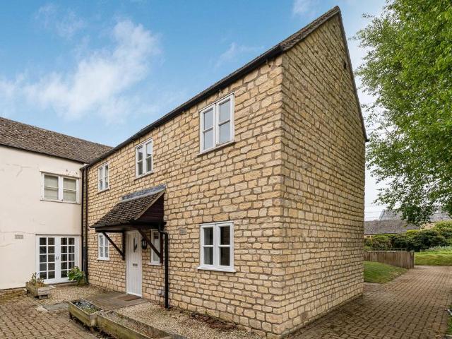Flat for sale in Fossebridge, Gloucestershire