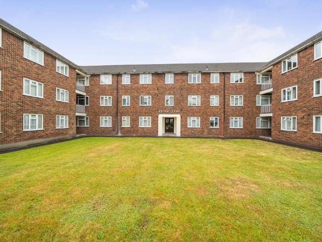Flat for sale in London Borough of Croydon, Addiscombe