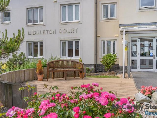Flat for sale in Porthcawl, Nottage