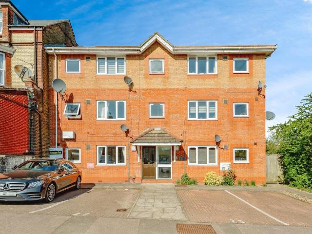 Flat for sale in Red Hill, Surrey