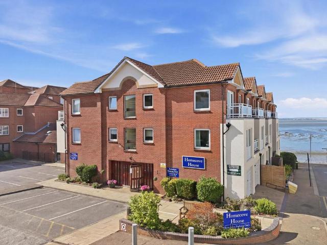 Flat for sale in Alton Barnes, Essex