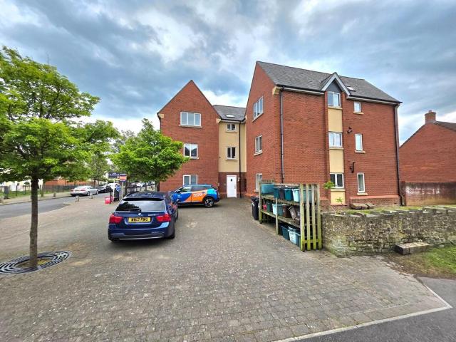 Flat for sale in Worle, Weston-super-mare