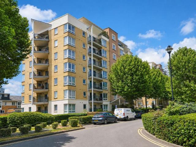 Flat for sale in Virginia Quay, Blackwall