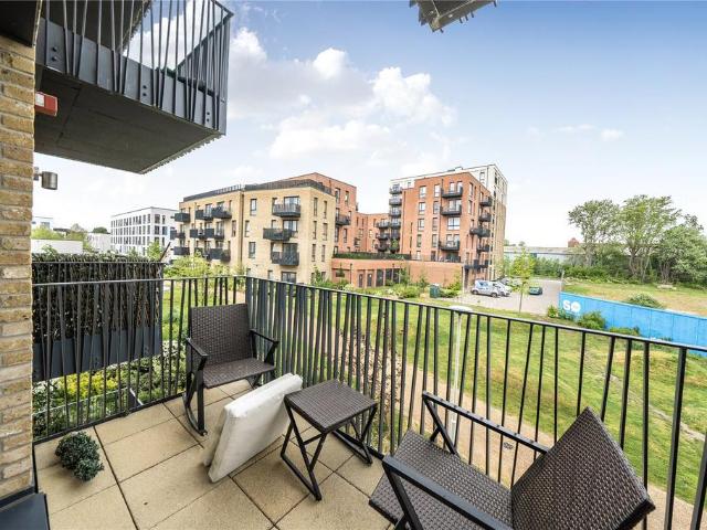 Flat for sale in Fretherne, Hertfordshire