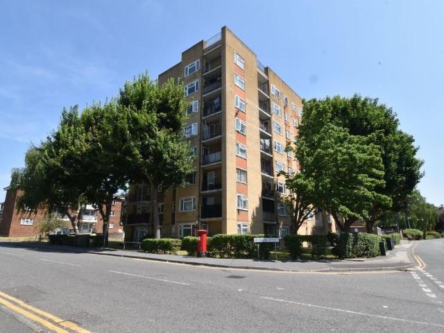 Flat for sale in Ringlestone, Midway