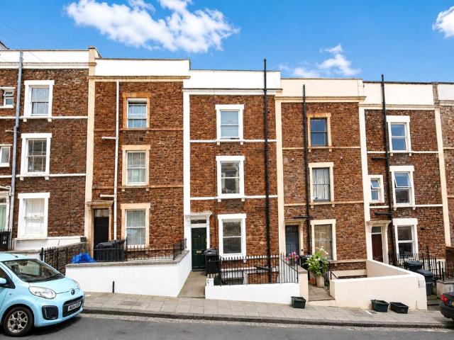 Flat for sale in Spike Island, Feckenham