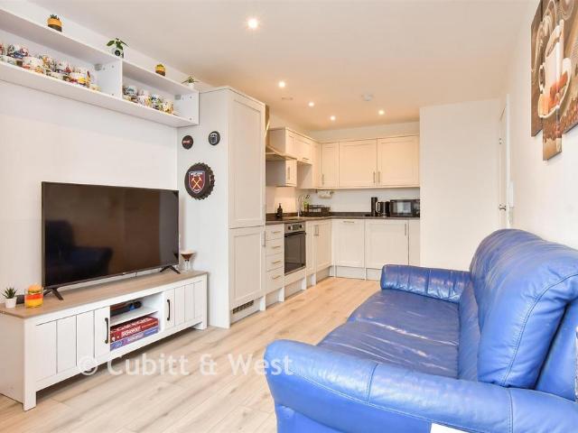 Flat for sale in Worthing, West Sussex