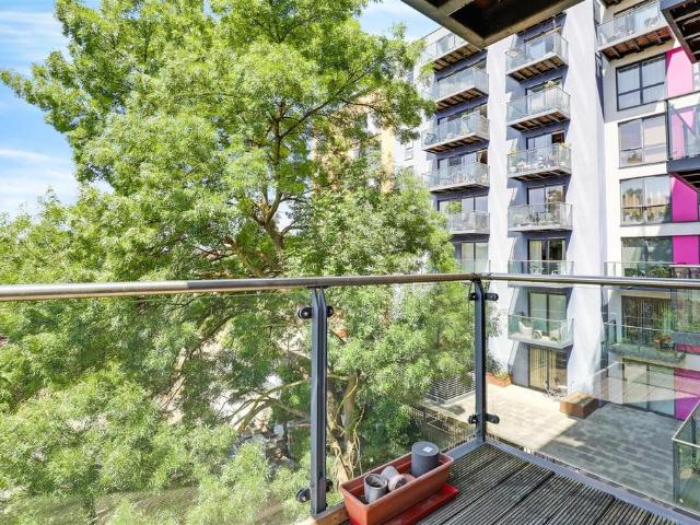 Flat for sale in London Borough of Lewisham, Deptford