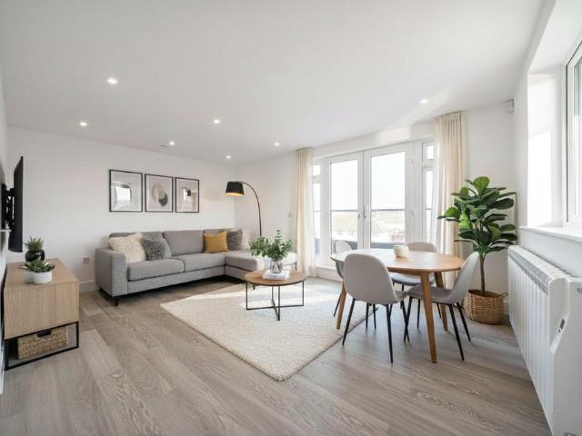 Flat for sale in Elmers End, Greater London