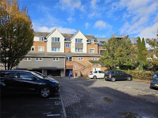 Flat for sale in Fleet, Hart
