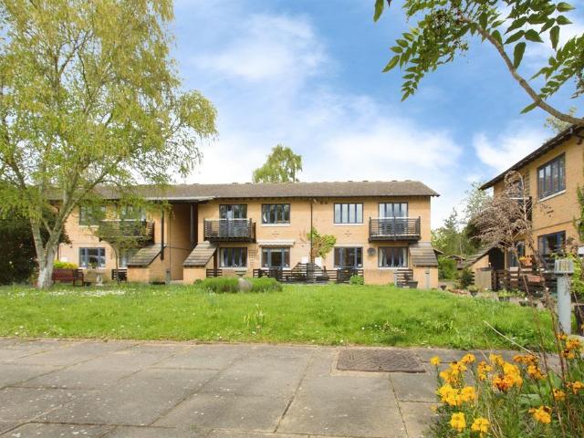 Flat for sale in Arbury, Cambridgeshire