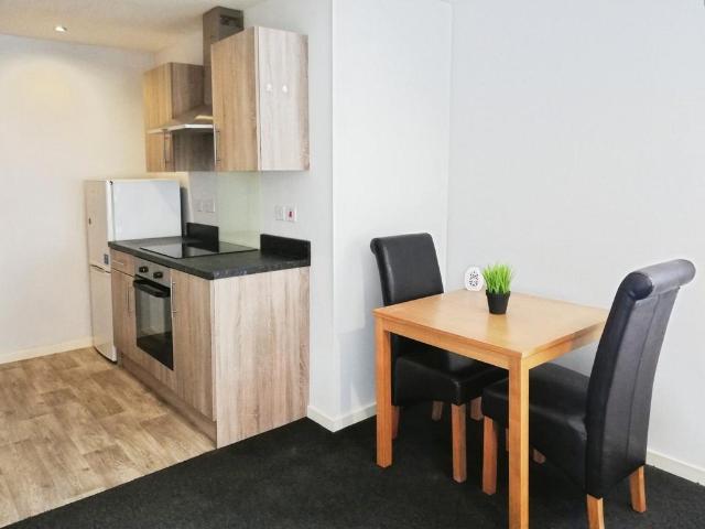Flat for sale in Belle Isle, West Yorkshire