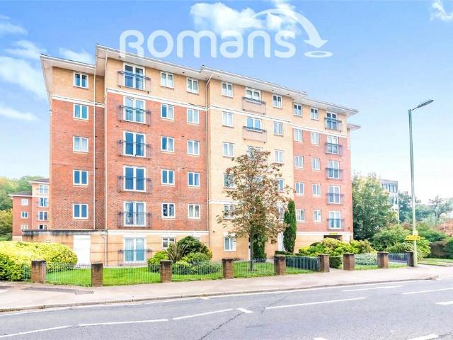 Flat for sale in Farnborough, Hampshire