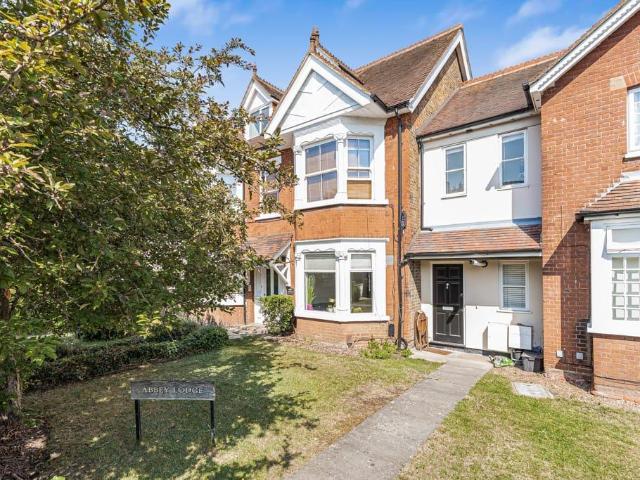 Flat for sale in Lower Halliford, Surrey