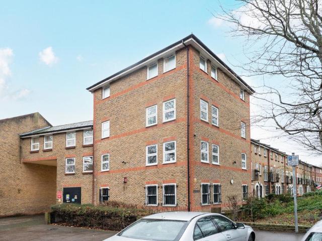 Flat for sale in West Ham, Greater London