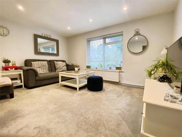 Flat for sale in Finchampstead